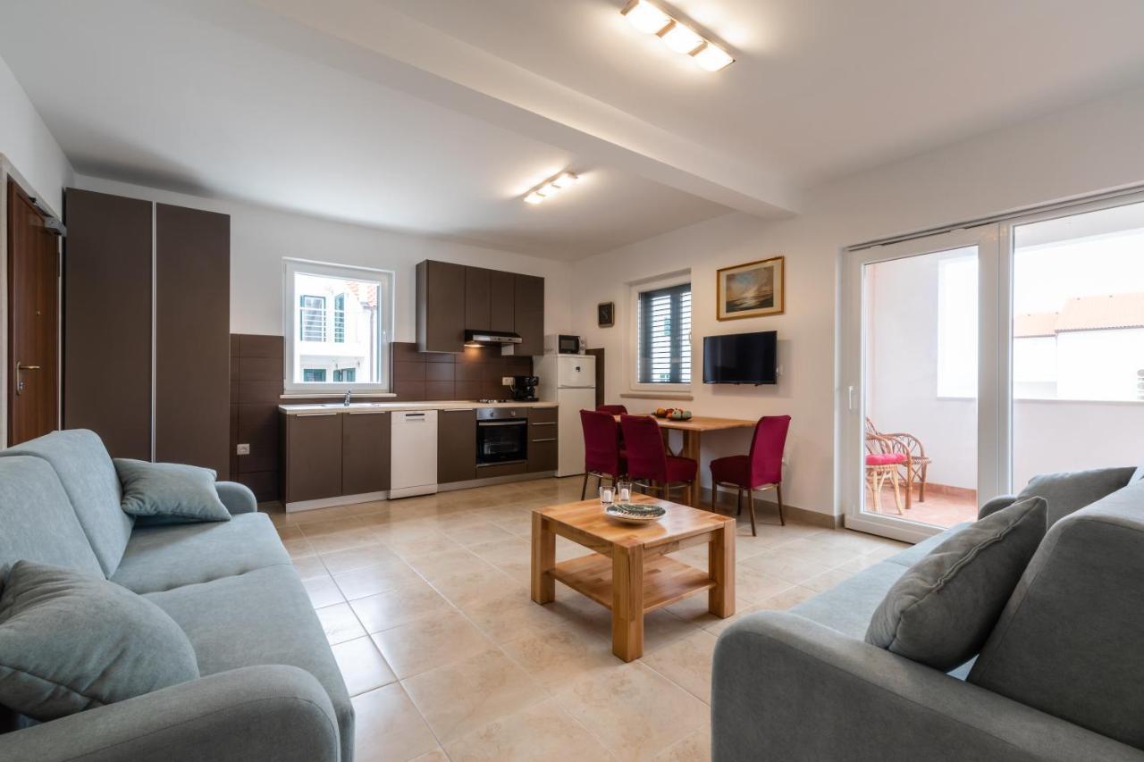 Iva Apartament *